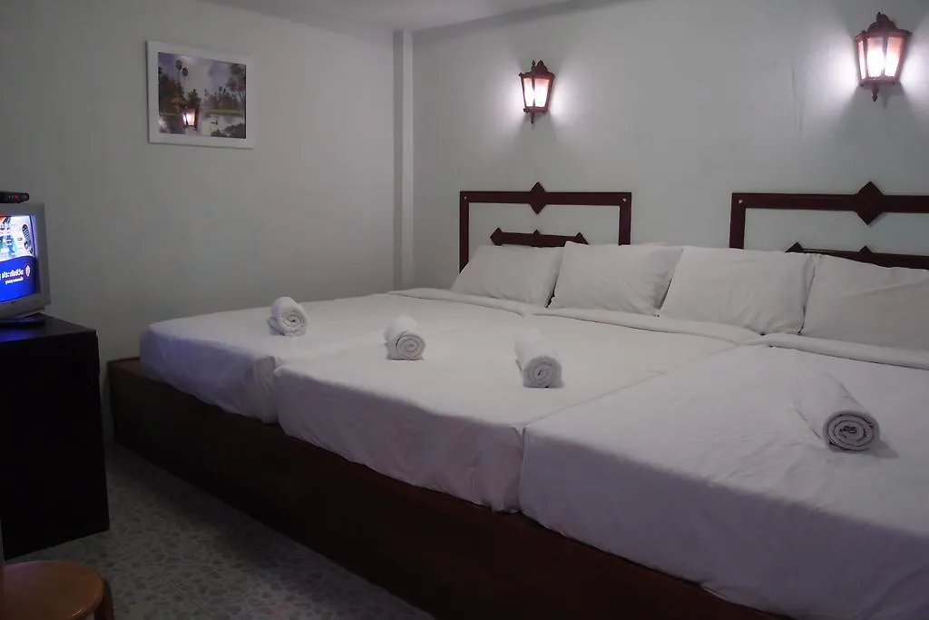 ** בית הארחה קאו לק Khaolak Traveller Lodge תאילנד