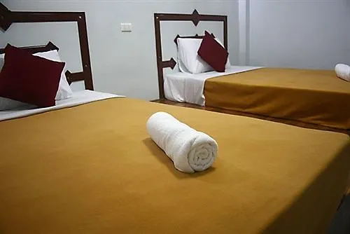 ** בית הארחה קאו לק Khaolak Traveller Lodge תאילנד